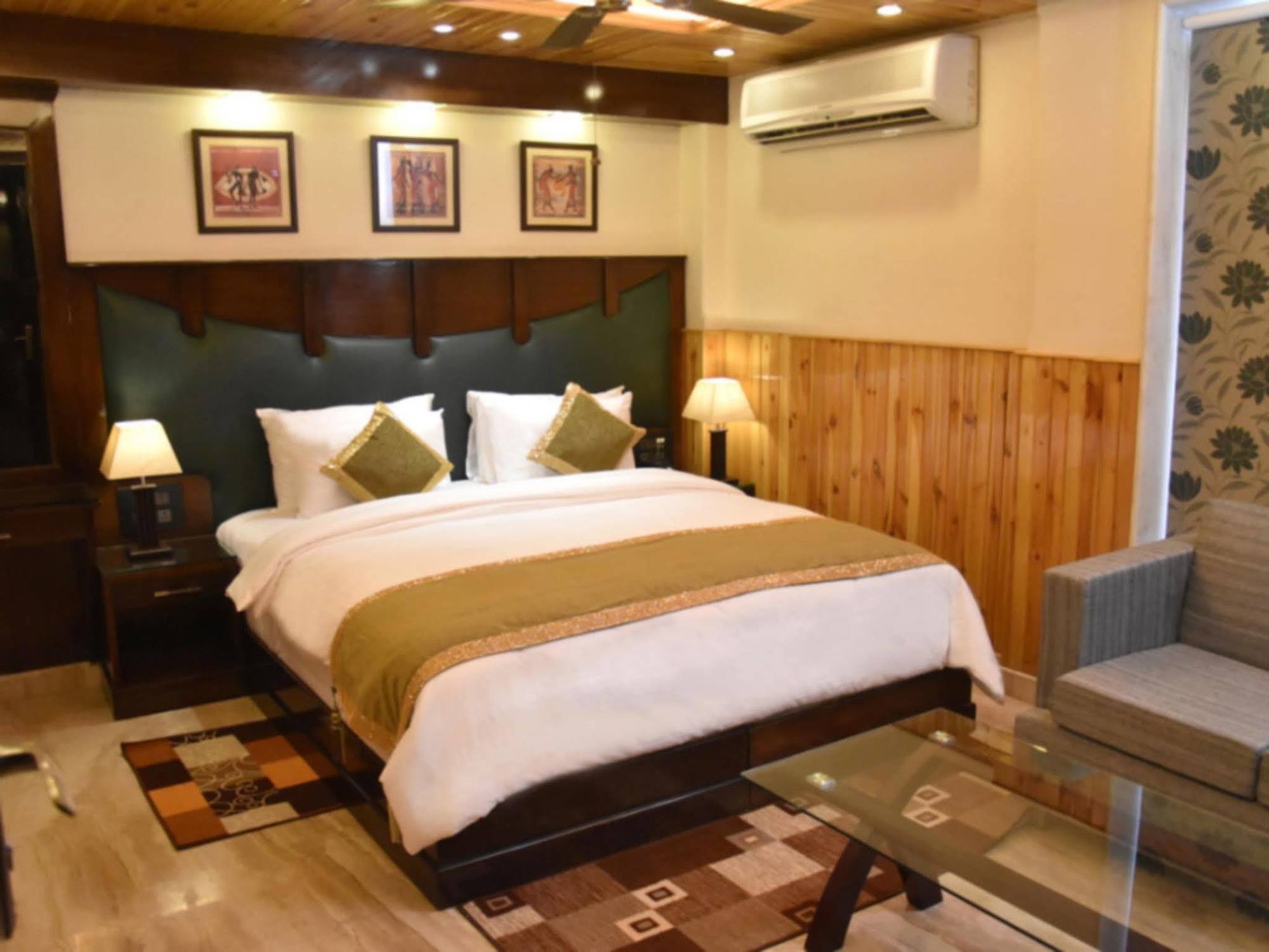 Wood Castle Grand Otel Yeni Delhi Dış mekan fotoğraf